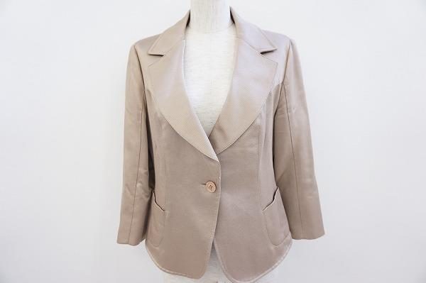 シンプルな一つボタンが素敵。マックスマーラの上品なジャケットを買取しました