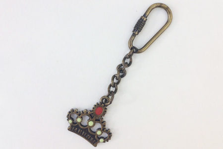 高級感があふれる。エルメスのクラウンがデザインされたキーホルダーを買取しました