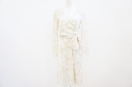 気品あふれる個性的なデザインが素敵。アナイの大人っぽいワンピースを買取りました