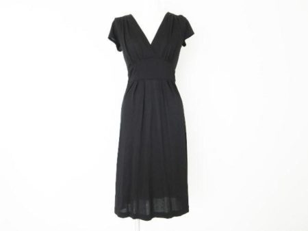 アナイのシンプル系ワンピースを買取致しました。長めの丈感が品の良さを演出。