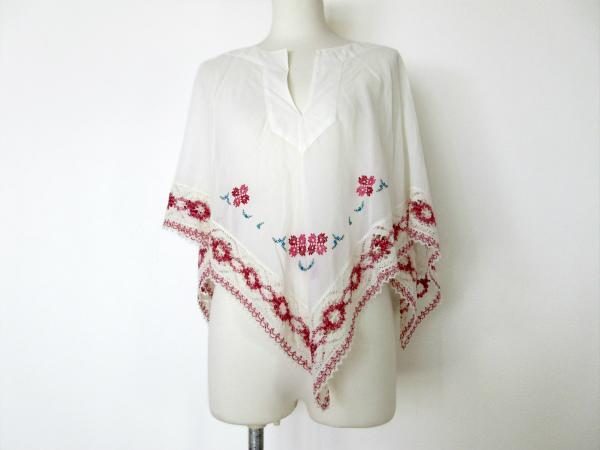 細かい刺繍がこだわりを見せつける。アナスイの華やかなレースポンチョを買取致しました。