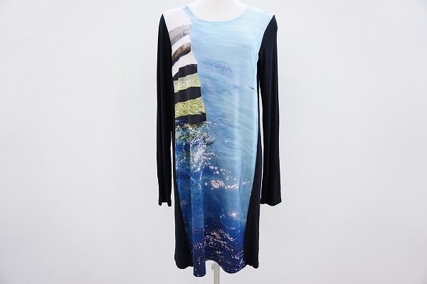 アニエスベーのセンスが光るワンピースを買取り致しました。色鮮やかなデザインが素敵