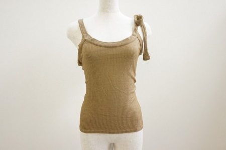 大胆に開いたバックスタイルがセクシー。肩リボンがキュートなヴァレンティノのタンクトップを買取しました。　