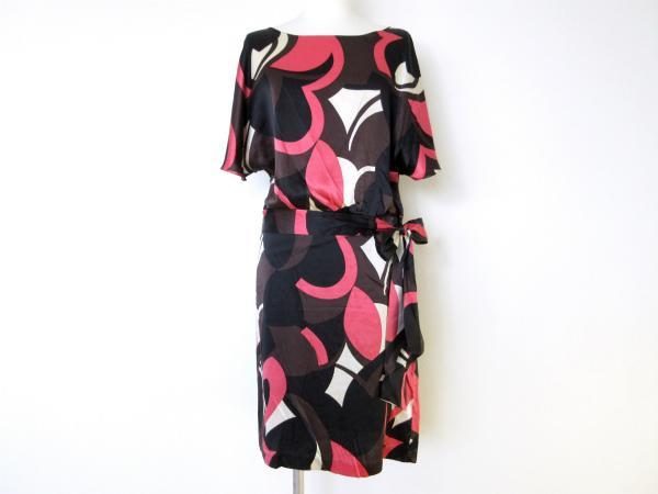色鮮やかなプリント柄でフェミニンに、大人の色気を表現。アイシービーの上品なワンピースを買取しました。　