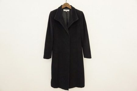 トレンドに流されないシンプルさが使いやすい23区より大人向けのシックなアンゴラ混コートを買取りいたしました　