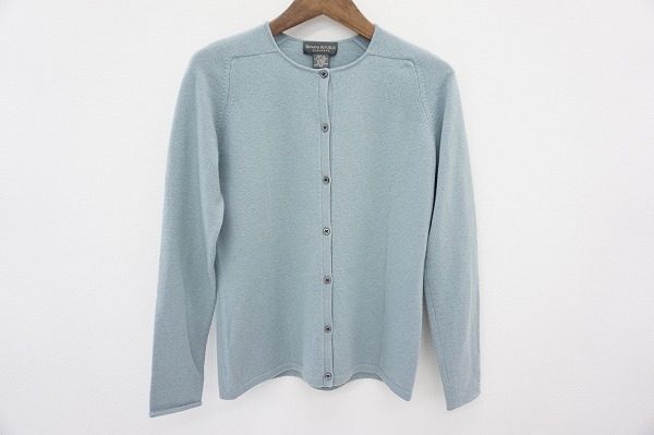 バナナリパブリックのカーディガン買取　爽やかなカラーカーディガンと一緒に歩きませんか？