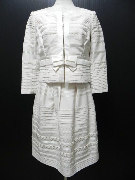 王道コンサバスタイルに。ハロッズのノーカラージャケットとスカートを買取しました