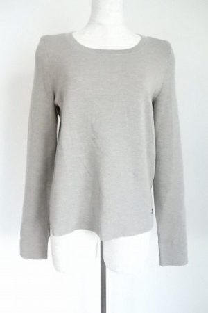 ヘビーローテーション向け！フォクシーのレディースニットカットソーを買取しました。