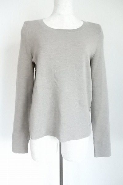 ヘビーローテーション向け!フォクシーのレディースニットカットソーを買取しました。