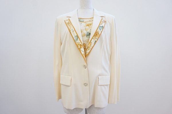 イベントにも活用できる！レオナールのジャケット＆カットソーのアンサンブル