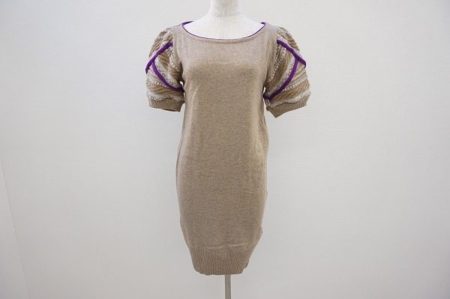 目を惹く袖のデザインがポイント！エストネーションのベージュワンピースを買取しました