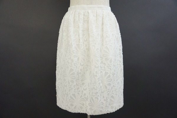 暖かくなったらぜひホワイトを！エストネーションのホワイトフラワーレーススカートを買取しました