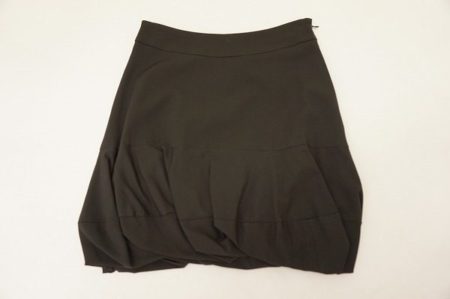 やわらかなシルエットが目を惹く！エストネーションのレディーススカートを買取しました