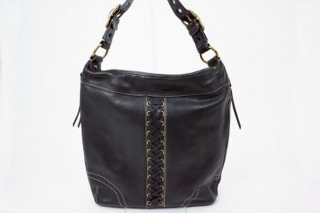 普段使いや旅行にも便利。使い勝手の良いコーチのショルダーバッグをお売り頂きました