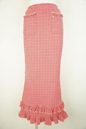 コーディネートの主役に！個性とキュートさが絶妙にミックスされたシャネルのスカートをお売り頂きました