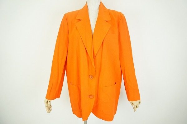 クリスチャン・ディオールの目を引くオレンジのジャケットをお売り頂きました