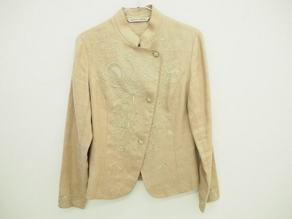 華やかで上品。まるで貴婦人のような印象のローラアシュレイのジャケットをお売り頂きました