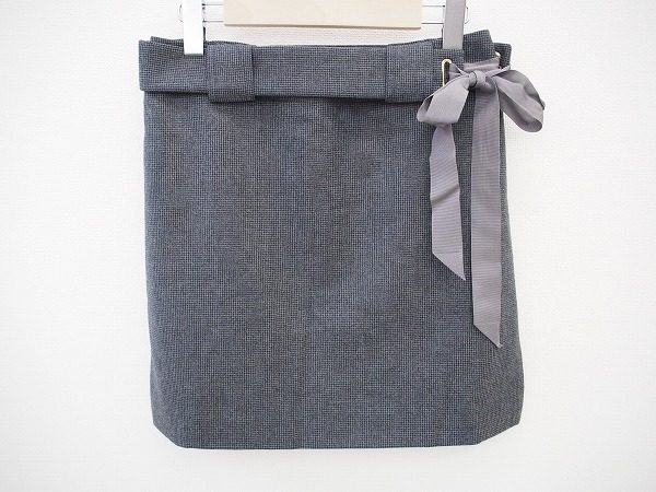 是非ワードローブに！グレーは何色にも合う万能色。ステラマッカートニーのスカートをお売り頂きました