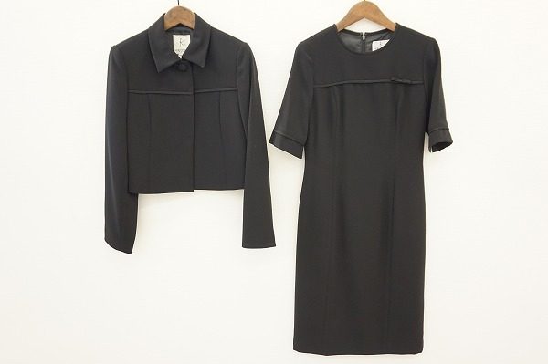 お子さんのお祝いなどには動きやすいフォーマルがおすすめ。組曲のワンピーススーツを買取しました