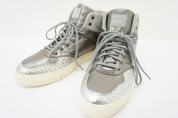 煌びやか、且つクールな男性のマストアイテム。ディーゼルのハイカットスニーカーをお売り頂きました