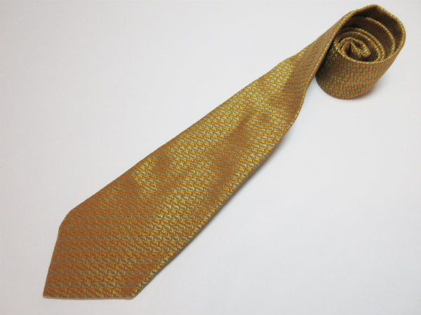 光沢も感じられる。イタリア製にこだわったサルヴァトーレ・フェラガモのネクタイを買取しました
