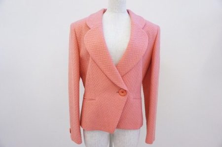 大胆な華やかさが魅力的。クリスチャンディオールのレディース向けジャケットを買取しました