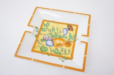 灰皿にも小物入れにも使える。エルメスの華やかなアッシュトレイをお売り頂きました