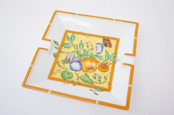 灰皿にも小物入れにも使える。エルメスの華やかなアッシュトレイをお売り頂きました