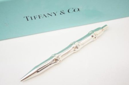 そっと忍ばせたステーショナリーをティファニーにして、華やかに。ボールペンをお売り頂きました