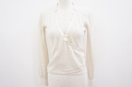 贅沢なひと時を提供してくれる。エストネーションのニット地カットソーをお売り頂きました