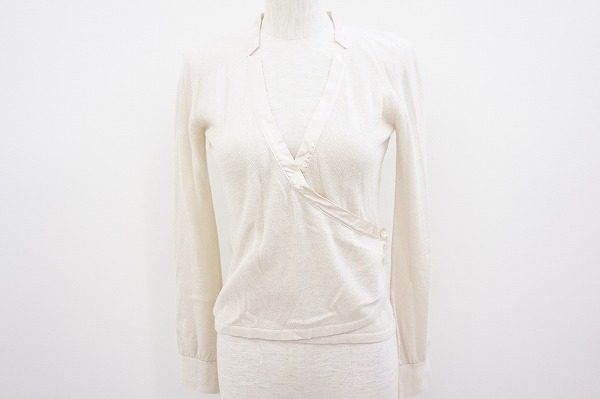 贅沢なひと時を提供してくれる。エストネーションのニット地カットソーをお売り頂きました