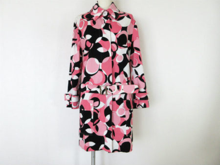 インパクトが強烈。しかしエレガントな雰囲気も漂うリナシメントのコートをお売り頂きました