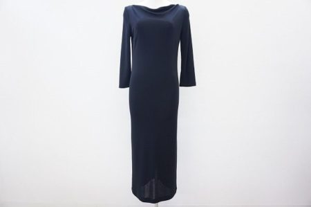 上質シルエットで華やかさに溢れる。ヴァレンティノのブラックワンピースをお売り頂きました