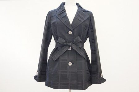 モールドによるチェックの演出が何ともフランスの香り。ルイフェローのブラックコートを買取しました