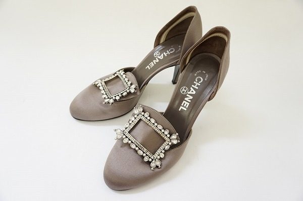 パーティや観劇にオススメの一足。シャネルのパンプスを買取しました