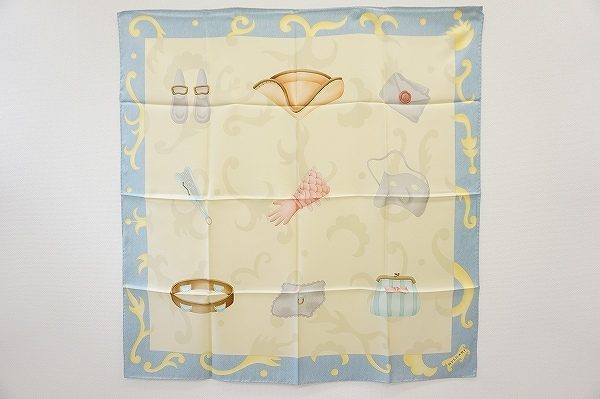 淡い色味のスカーフは汎用性抜群！ブルガリの上品さ溢れるスカーフを買取しました