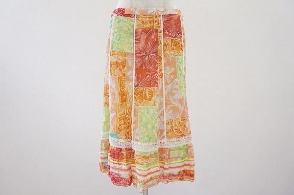 個性的なパッチワークがインパクト大。ミラショーンのスカートをお売り頂きました