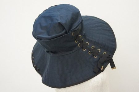 シンプルなデザインと編み上げのリボンがキュート。ルイヴィトンの帽子を買取しました