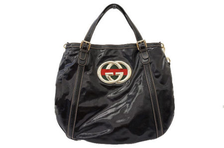 印象的なワードローブを。グッチの光沢のあるショルダーバッグをお売り頂きました