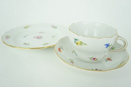 マイセンのスキャタードフラワーシリーズのカップ＆ソーサーとケーキプレートを買取しました