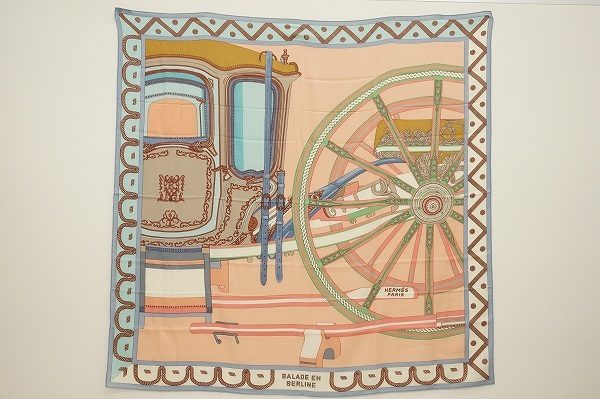 万能アイテムはエルメスを取り入れて楽しんで。落ち着いた色味のスカーフを買取しました