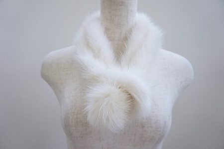 ふんわりとコーディネートを可愛らしく仕上げてくれる。ミンクファーをお売り頂きました