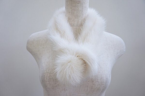 ふんわりとコーディネートを可愛らしく仕上げてくれる。ミンクファーをお売り頂きました