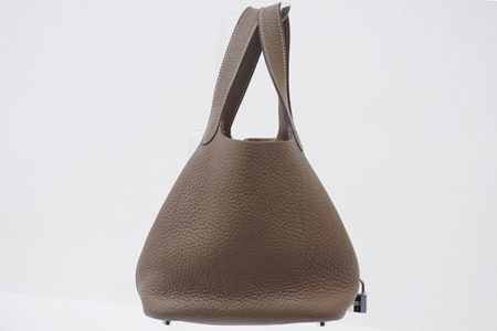 ちょっと出かけるのにちょうどいい。エルメスのピコタンロックPMを買取しました