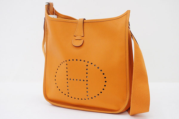 一生物のショルダーバッグ、エルメスのエブリン2PMをお売り頂きました