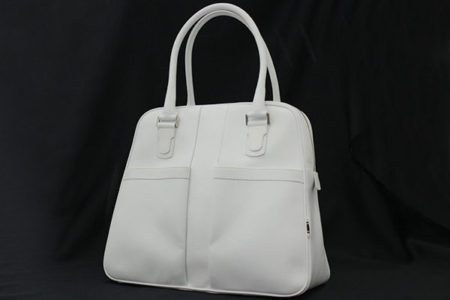 この上ない上品さを演出。サルヴァトーレ・フェラガモの白バッグをお売り頂きました