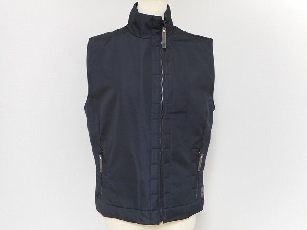 カッコよく着こなしが決まる。アイグナーのシックな黒のレディース向けベストを買取しました