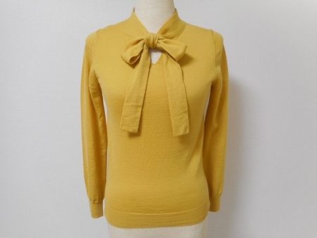 きちんと感があってお嬢様っぽい。イエナのマスタードカラーが目を引くセーターを買取しました