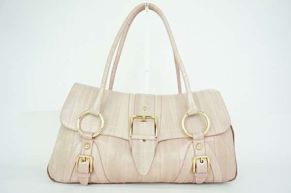 通勤やデート、女子会などにも使いやすい。ドルチェ＆ガッバーナのショルダーバッグを買取しました