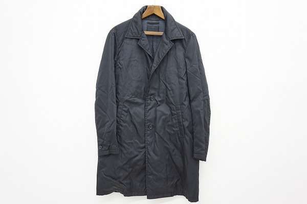重厚感のある大人の雰囲気が魅力的。プラダのメンズ向けナイロンコートをお売り頂きました